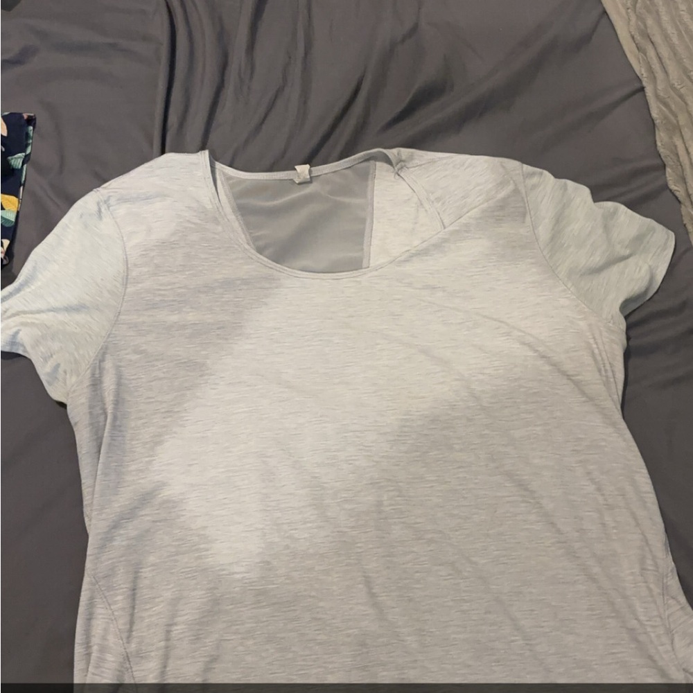 Old navy active t shirt